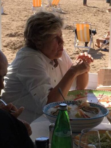 La compagna Camusso pasteggia a ostriche. La foto che imbarazza la Cgil