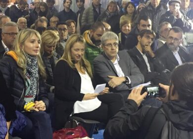 Fratelli d’Italia, successo bagnato: tregua tra le anime e primi successi