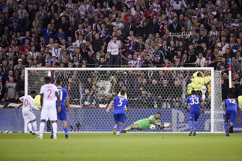 Juventus, Buffon strepitoso a Lione. “Ho sentito tante stupidate tranne una” Juventus, Buffon strepitoso a Lione. “Ho sentito tante stupidate tranne una”