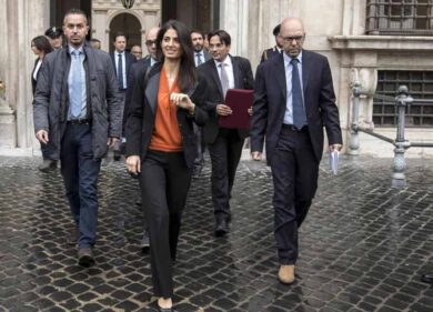 Raggi a Palazzo Chigi. Ok sul salario accessorio ma sul debito non si tratta