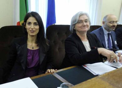 Virginia sale in cattedra e dà lezioni di Antimafia