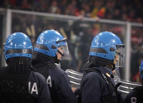 Partita tra Roma e Austria Vienna: rissa tra ultras. Cinque arresti Partita tra Roma e Austria Vienna: rissa tra ultras. Cinque arresti