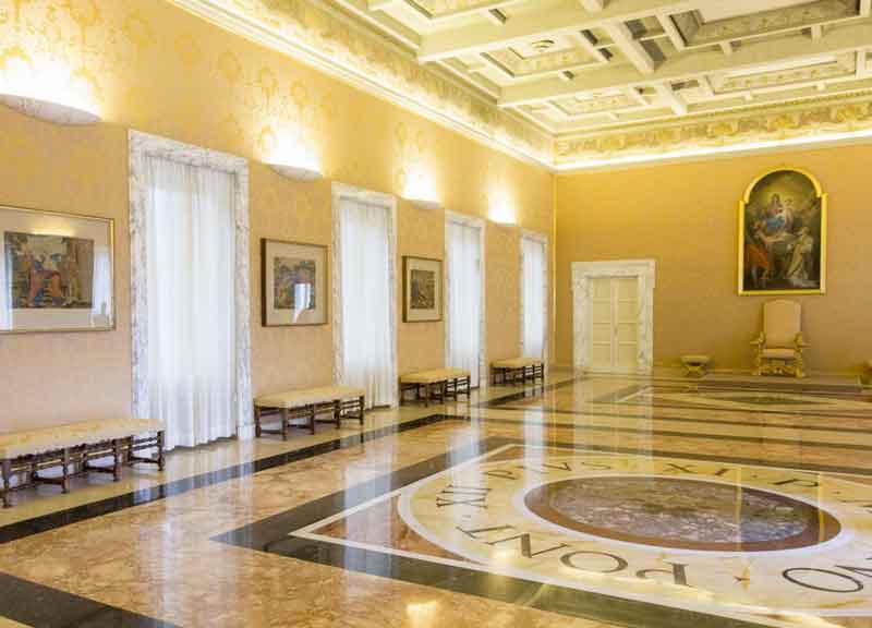 Castelgandolfo, Francesco apre le porte della residenza papale. Evento storico Castelgandolfo, Francesco apre le porte della residenza papale. Evento storico