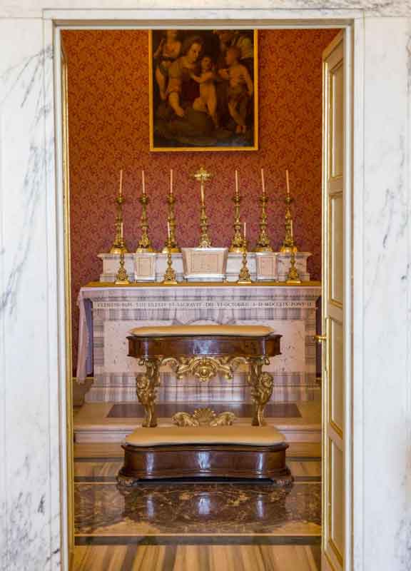 Castelgandolfo, Francesco apre le porte della residenza papale. Evento storico Castelgandolfo, Francesco apre le porte della residenza papale. Evento storico