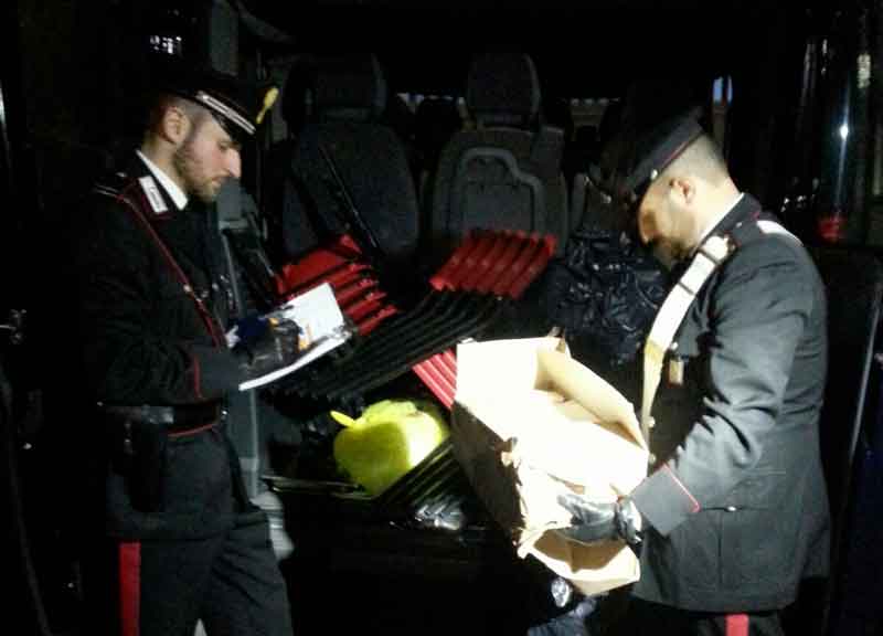 Eur, le cuoche svuotano la mensa scolastica: trovate con l’auto piena di pesce