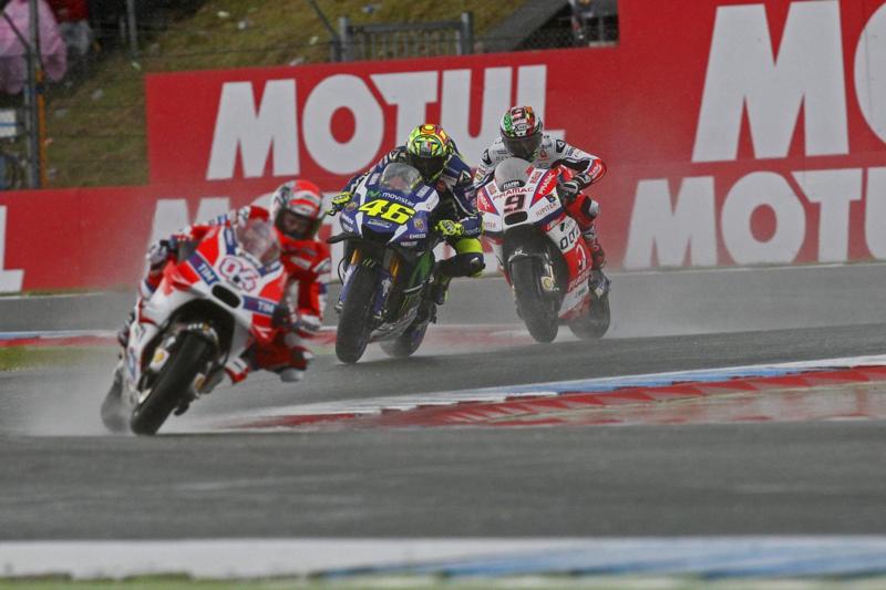 MotoGP, Valentino Rossi sanzionato sotto il diluvio in Australia MotoGP, Valentino Rossi sanzionato sotto il diluvio in Australia