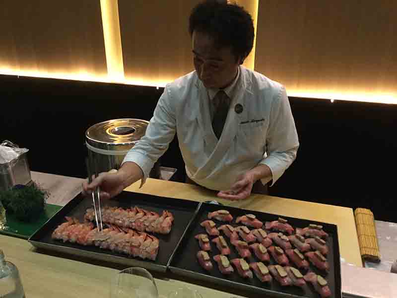 Pizza o sushi? Gli italiani scelgono le bacchette: ecco i cibi più amati