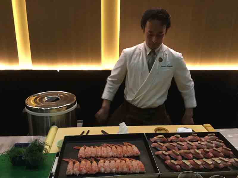 Pizza o sushi? Gli italiani scelgono le bacchette: ecco i cibi più amati