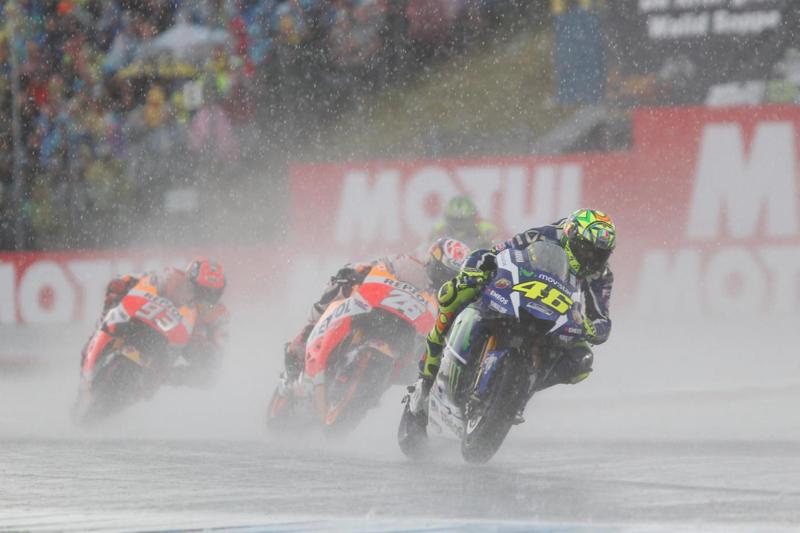 MotoGP, Valentino Rossi sanzionato sotto il diluvio in Australia MotoGP, Valentino Rossi sanzionato sotto il diluvio in Australia