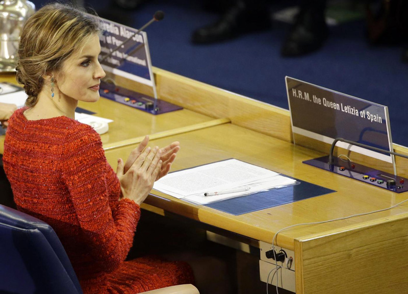 Letizia Ortiz, regina sexy. L’abito è (troppo?) scollato. FOTO