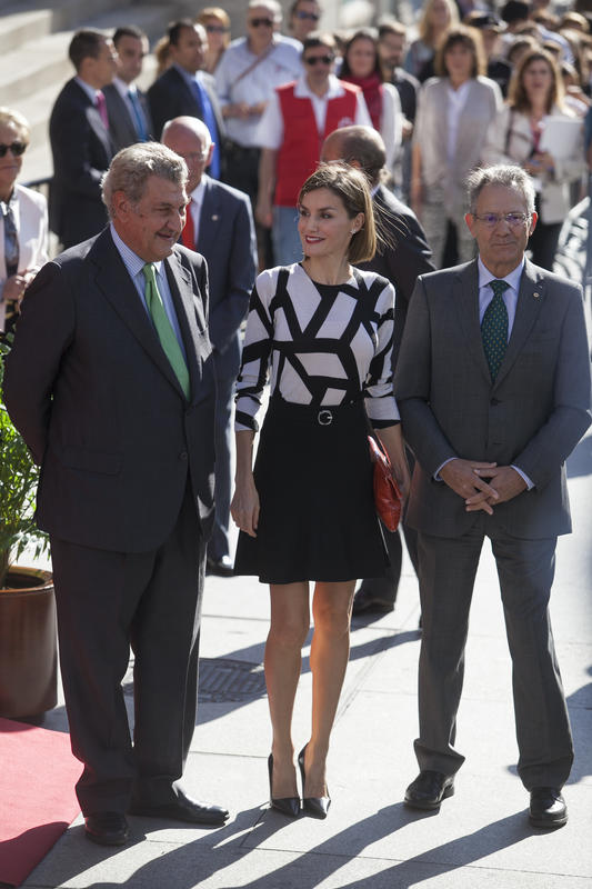 Letizia Ortiz colpisce ancora. Pizzi, tacchi alti e scollature… Le foto sexy