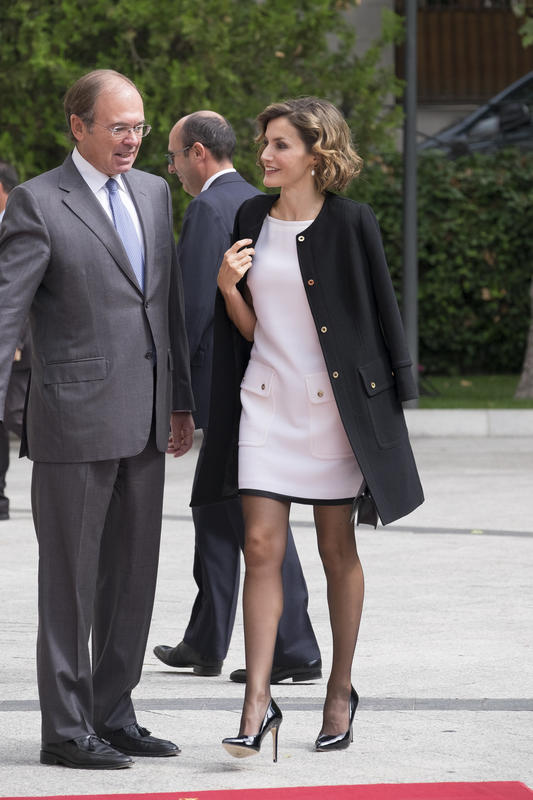 Letizia Ortiz colpisce ancora. Pizzi, tacchi alti e scollature… Le foto sexy