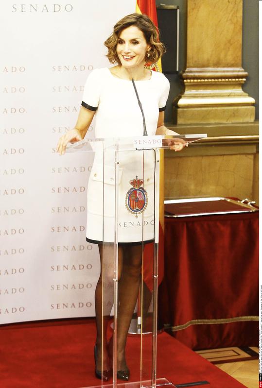 Letizia Ortiz colpisce ancora. Pizzi, tacchi alti e scollature… Le foto sexy