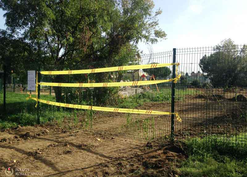 La Rustica, discarica abusiva nel parco giochi: nascondeva materiali tossici La Rustica, discarica abusiva nel parco giochi: nascondeva materiali tossici