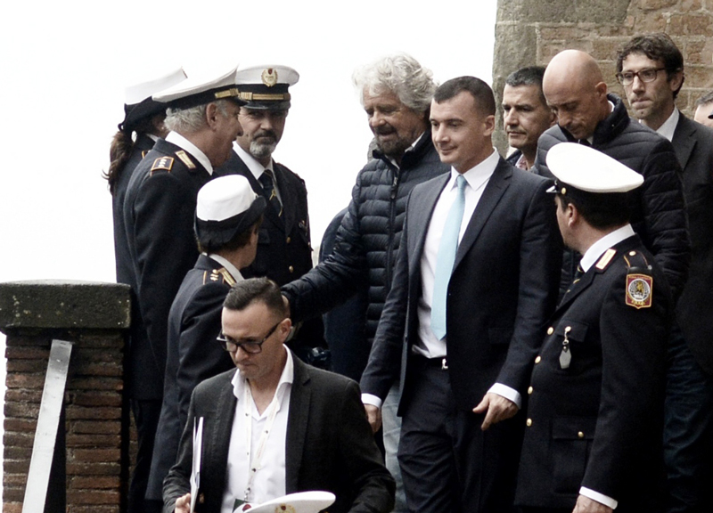 Roma, Grillo fa il padrone in Campidoglio: “Raggi ? E’ una macchina da guerra”