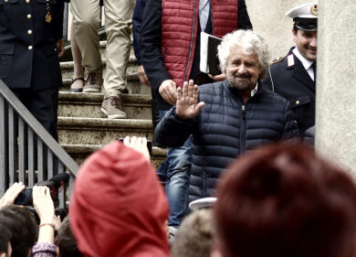 Roma, Grillo fa il padrone in Campidoglio: “Raggi ? E’ una macchina da guerra”