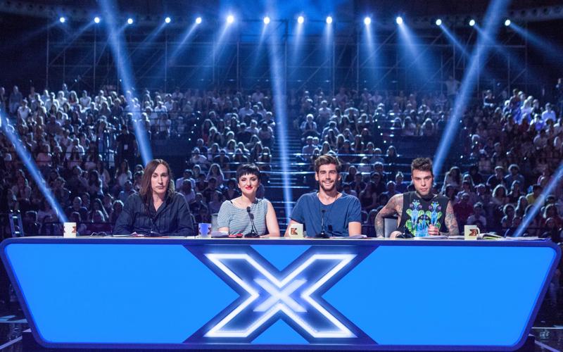 X Factor 2016, parte il live. Ospiti Robbie Williams, Mengoni, Giorgia e… X Factor 2016, parte il live. Ospiti Robbie Williams, Mengoni, Giorgia e…