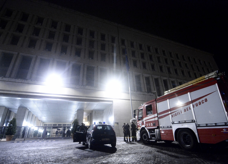 La scossa a Roma. Lampadari che oscillano e fuga dal ministero degli Esteri