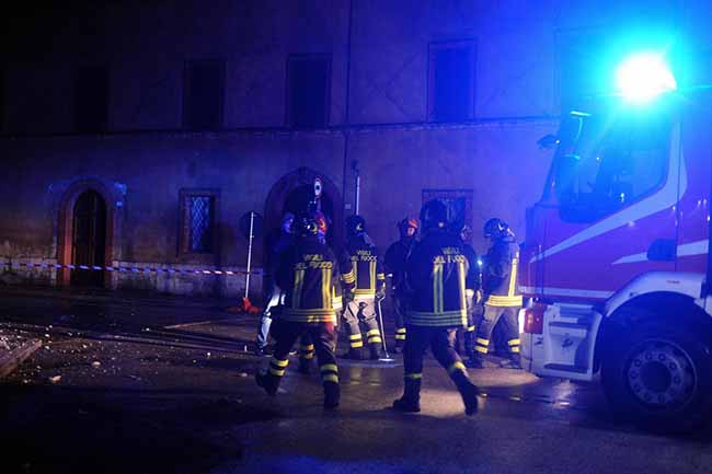 Terremoto, continua lo sciame sismico. Altre 100 scosse tra Marche e Umbria Terremoto, continua lo sciame sismico. Altre 100 scosse tra Marche e Umbria