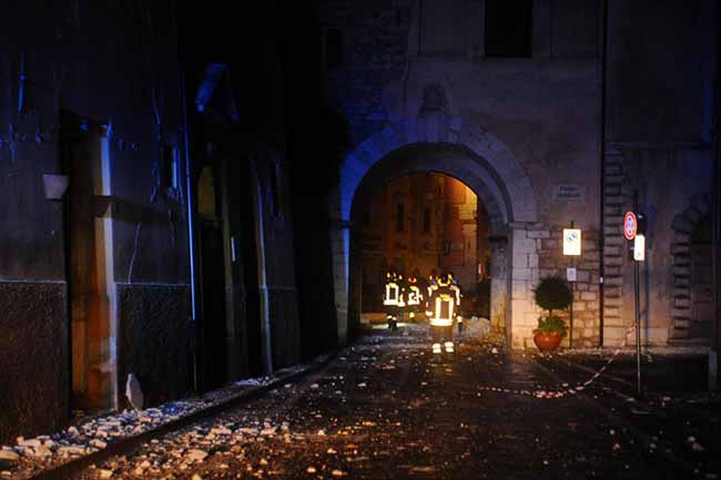Terremoto, continua lo sciame sismico. Altre 100 scosse tra Marche e Umbria Terremoto, continua lo sciame sismico. Altre 100 scosse tra Marche e Umbria
