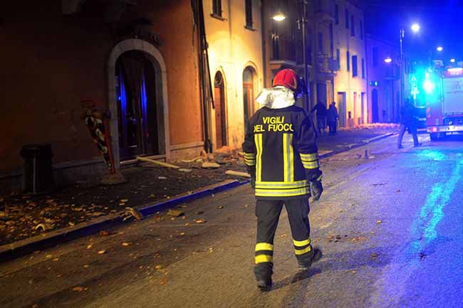 Terremoto, continua lo sciame sismico. Altre 100 scosse tra Marche e Umbria Terremoto, continua lo sciame sismico. Altre 100 scosse tra Marche e Umbria