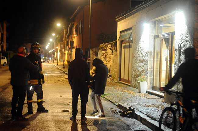 Terremoto, continua lo sciame sismico. Altre 100 scosse tra Marche e Umbria Terremoto, continua lo sciame sismico. Altre 100 scosse tra Marche e Umbria