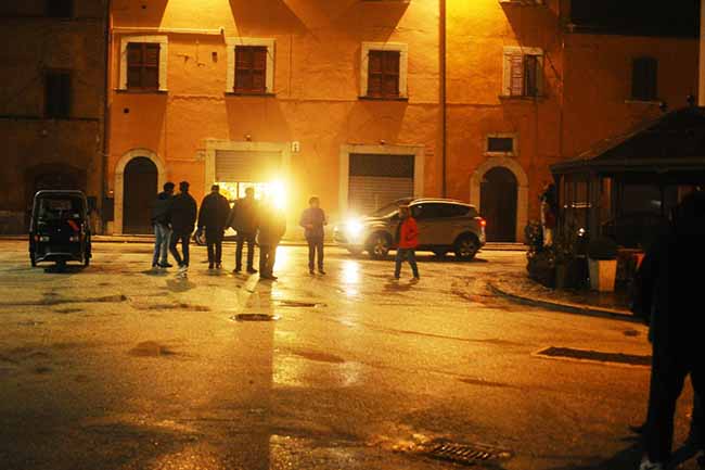 Terremoto, continua lo sciame sismico. Altre 100 scosse tra Marche e Umbria Terremoto, continua lo sciame sismico. Altre 100 scosse tra Marche e Umbria