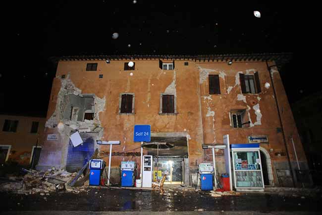 Terremoto, continua lo sciame sismico. Altre 100 scosse tra Marche e Umbria Terremoto, continua lo sciame sismico. Altre 100 scosse tra Marche e Umbria