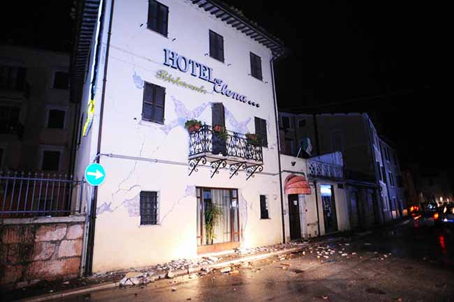 Terremoto, continua lo sciame sismico. Altre 100 scosse tra Marche e Umbria Terremoto, continua lo sciame sismico. Altre 100 scosse tra Marche e Umbria