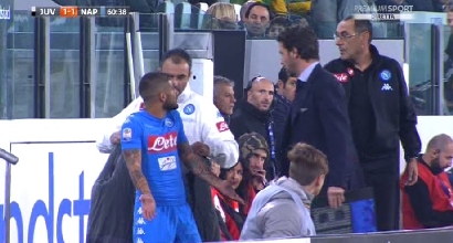 Juve, Higuain castiga Napoli. Battibecco Sarri-Insigne. E a fine gara… Juve, Higuain castiga Napoli. Battibecco Sarri-Insigne. E a fine gara…