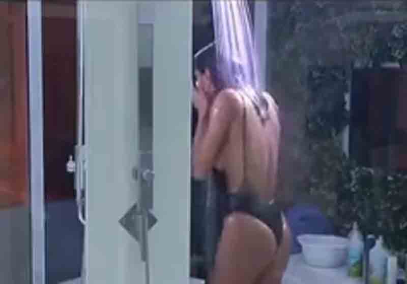 GFV, Mariana Rodriguez e Stefano Bettarini a letto insieme. La foto scandalo GFV, Mariana Rodriguez e Stefano Bettarini a letto insieme. La foto scandalo