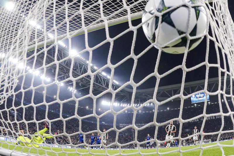 Champions League: Higuain non basta, il Lione ferma la Juventus sul pareggio Champions League: Higuain non basta, il Lione ferma la Juventus sul pareggio