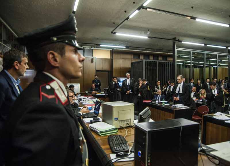 Mafia Capitale, Coratti in aula: “Sono innocente”. Pm: “Corrotto, aiutò Buzzi” Mafia Capitale, Coratti in aula: “Sono innocente”. Pm: “Corrotto, aiutò Buzzi”