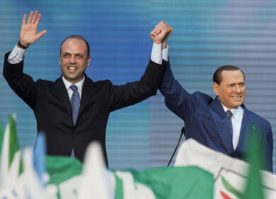 Terremoto, rinvio del referendum? Berlusconi accarezza l’idea. Assist a Renzi