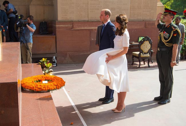 Kate Middleton, così si diventa la moglie di un principe. La biografia Kate Middleton, così si diventa la moglie di un principe. La biografia