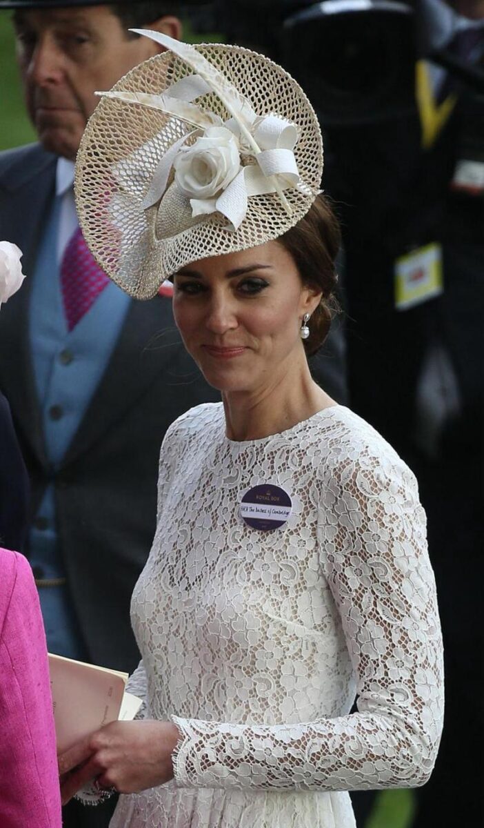 Kate Middleton, così si diventa la moglie di un principe. La biografia Kate Middleton, così si diventa la moglie di un principe. La biografia
