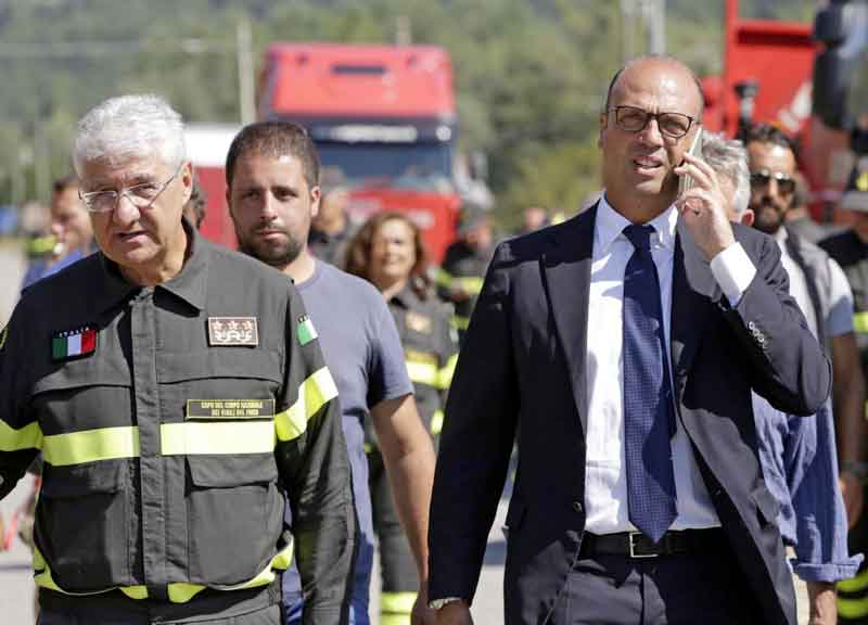 Calcio, Vigili del Fuoco, attori e giornalisti Rai: la sfida sul nuovo campo Calcio, Vigili del Fuoco, attori e giornalisti Rai: la sfida sul nuovo campo