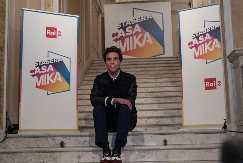 Mika debutta su Rai 2. “Avrei voluto Dario Fo”. Ecco “Stasera a casa di Mika” Mika debutta su Rai 2. “Avrei voluto Dario Fo”. Ecco “Stasera a casa di Mika”