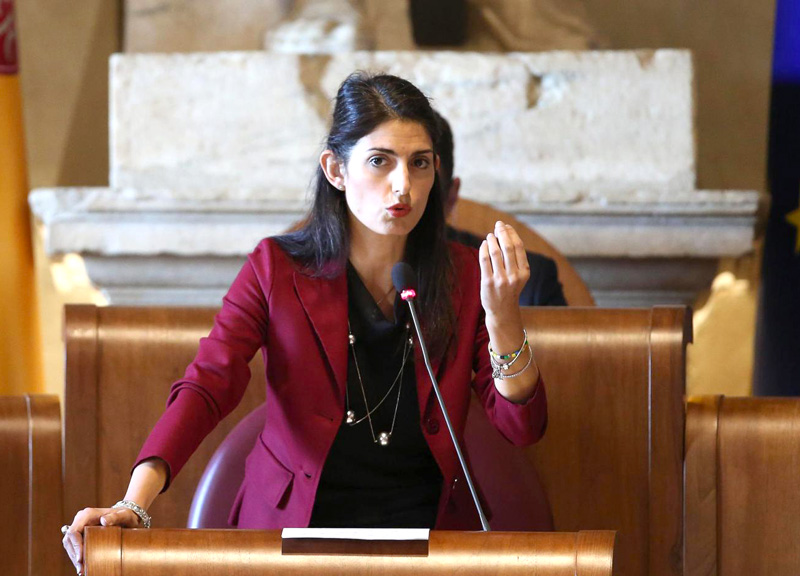 Raggi perde terreno tra i suoi elettori. Il fronte del No al 52,3%. Sondaggio Raggi perde terreno tra i suoi elettori. Il fronte del No al 52,3%. Sondaggio