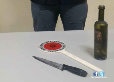 “Il taxi è in ritardo”: perde la pazienza e minaccia tutti con un coltello