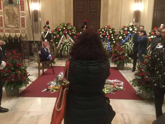 Umberto Veronesi…tra genio e sregolatezza. Camera ardente: le foto di Affari Umberto Veronesi…tra genio e sregolatezza. Camera ardente: le foto di Affari