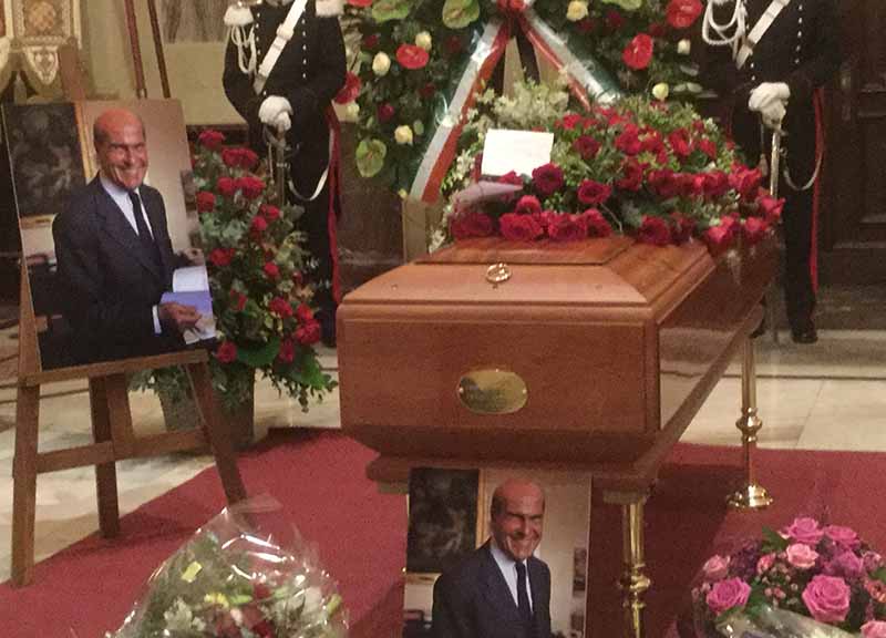 Umberto Veronesi…tra genio e sregolatezza. Camera ardente: le foto di Affari Umberto Veronesi…tra genio e sregolatezza. Camera ardente: le foto di Affari