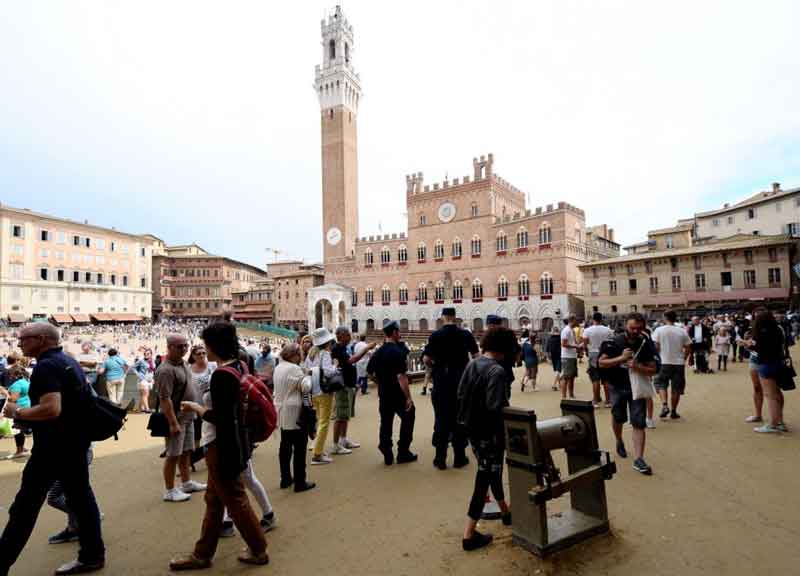 Università, 3mila in pellegrinaggio a Siena: viaggio per Francesco e Caterina Università, 3mila in pellegrinaggio a Siena: viaggio per Francesco e Caterina