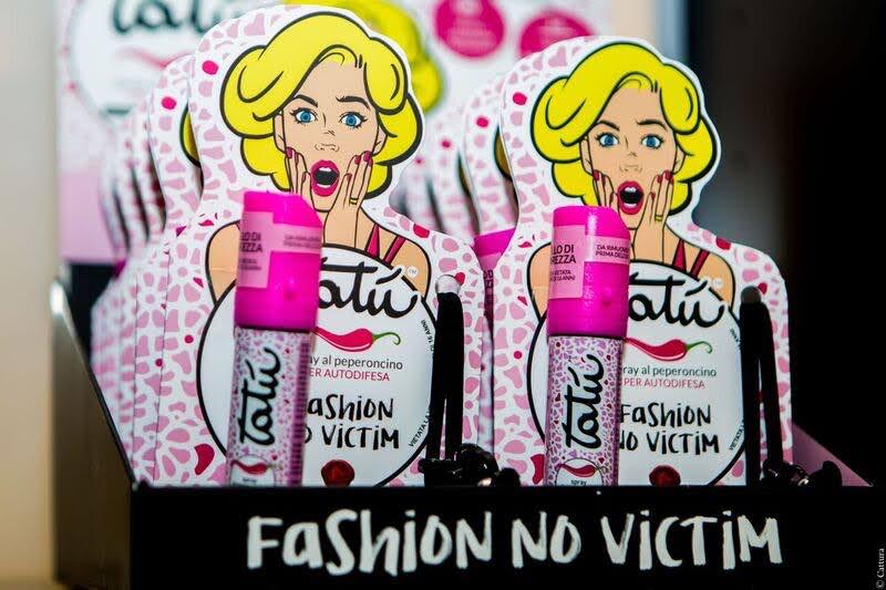 Violenza sulle donne: Tatù lancia lo spray al peperoncino per autodifesa Violenza sulle donne: Tatù lancia lo spray al peperoncino per autodifesa