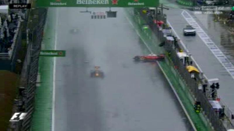 F1 GP Brasile, Raiokkonen che incidente: paura Ferrari per Kimi che se la cava F1 GP Brasile, Raiokkonen che incidente: paura Ferrari per Kimi che se la cava