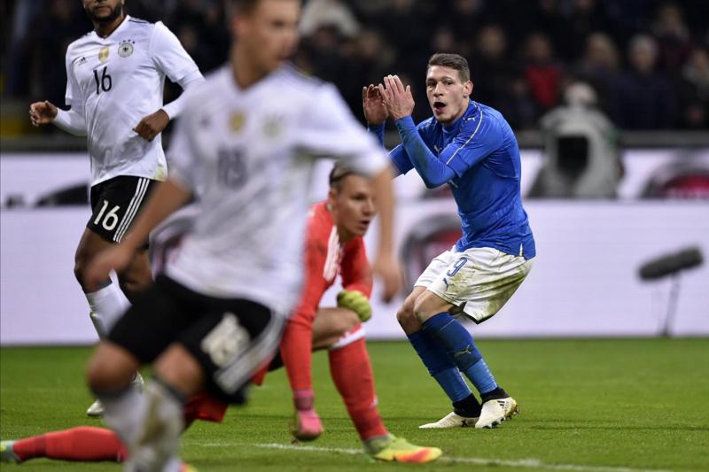 Italia-Germania, palo di Belotti e ansia (Milan) per Alessio Romagnoli Italia-Germania, palo di Belotti e ansia (Milan) per Alessio Romagnoli