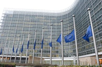 Manovra, l’Ue bacchetta l’Italia: “Rischia di violare il Patto di Stabilità”