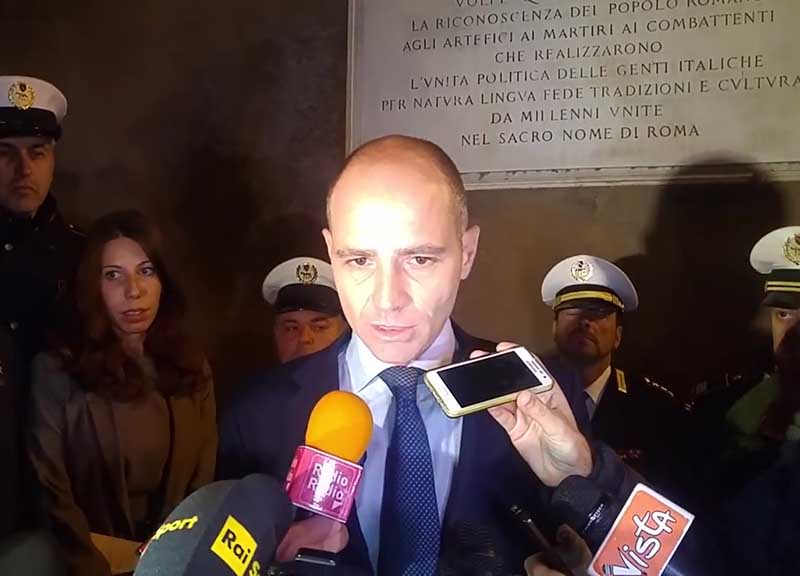 M5S: il vicesindaco di Roma Frongia si “innamora” di una vedova ottantenne M5S: il vicesindaco di Roma Frongia si “innamora” di una vedova ottantenne
