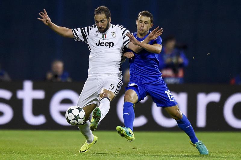 Champions League, Juventus a Siviglia senza Higuain e Benatia Champions League, Juventus a Siviglia senza Higuain e Benatia