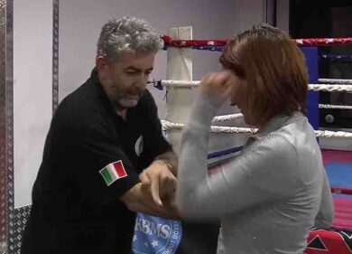 “Colpito e affondato”. Kickboxing, ecco le tecniche antiaggressione